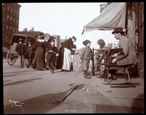 Ansicht eines Händlers auf der 7th Avenue, New York, 1903